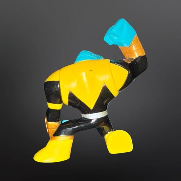 2011 Yellow Fear Low Alien Action League Action Figure 2.5” - Picture 6 of 7